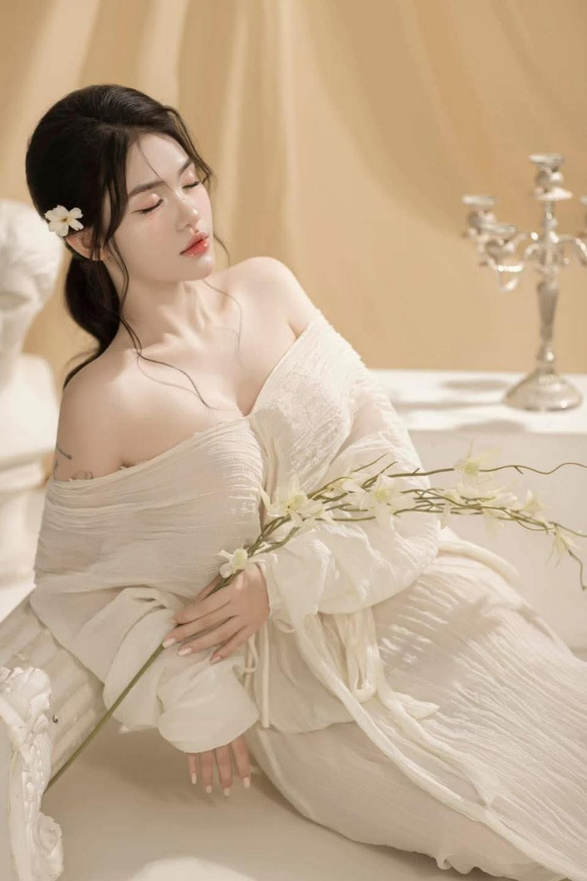 Dự án trái tim ngọt ngào "Vợ gợi cảm lên đỉnh" Cô gái trẻ đẹp kết hôn với ông già đã lợi dụng chuyến công tác của ông già để hẹn hò với một chàng trai trẻ
